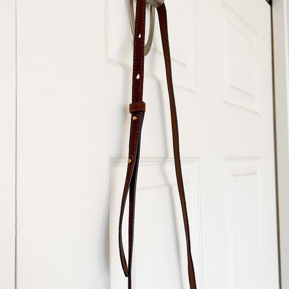 ✨ NWT ✨ - Banana Republic - Suede Bag with adjustable strap - Picture 4 of 15